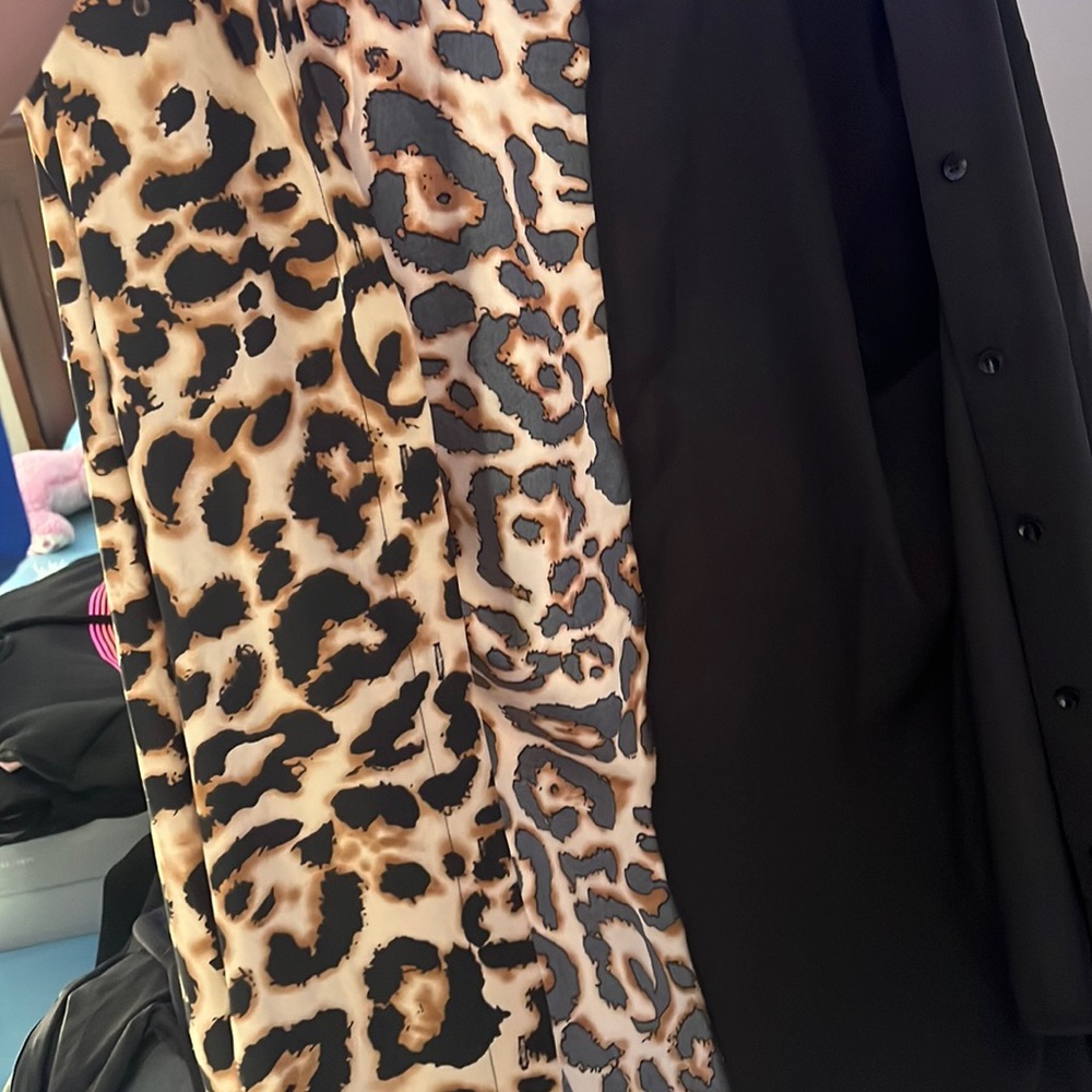 Fashion nova button up long sleeves cheetah print /black button up top